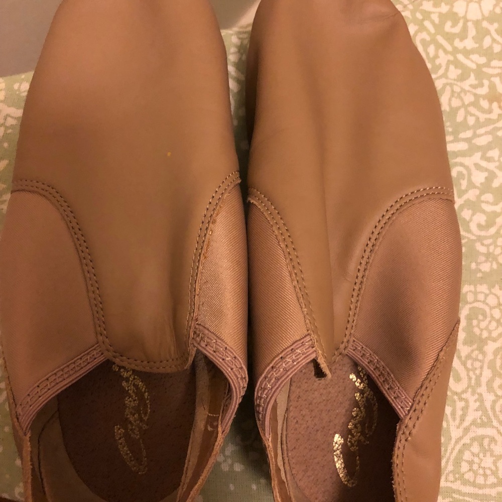 Size 4 jazz shoes